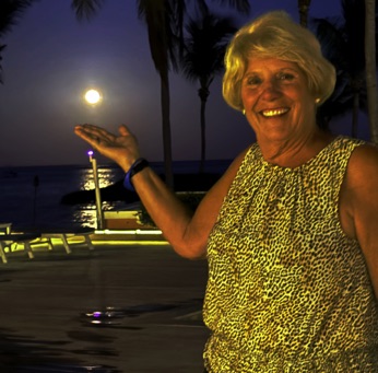 Paula and full moon